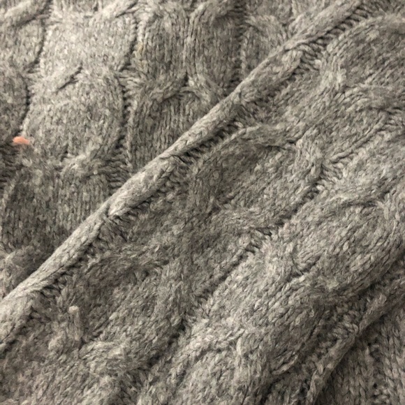 Abercrombie & Fitch woman’s Heather Gray Crewneck Sweater - Picture 5 of 7